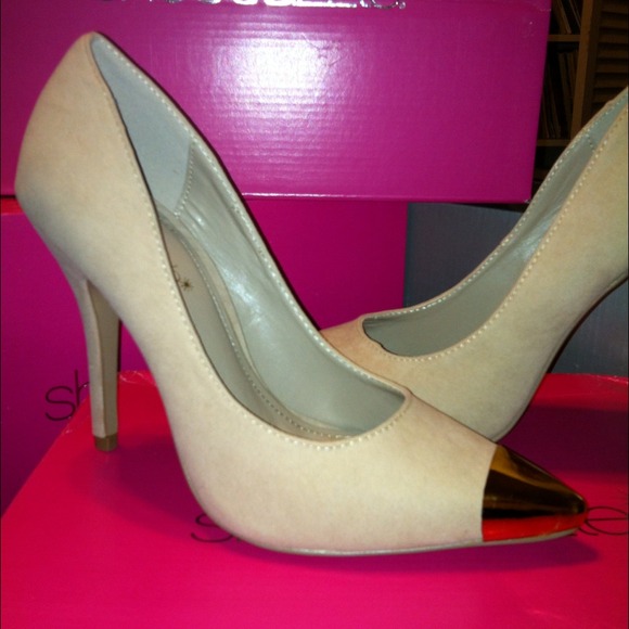 Shoedazzle heels with gold tip ✨🌟🌟✨