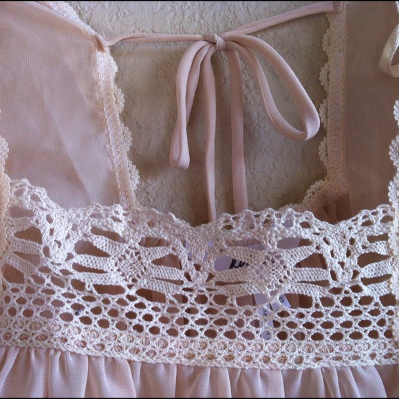 Longsleeve Chiffon and Lace Cream Top w/ back tie - Picture 3 of 4