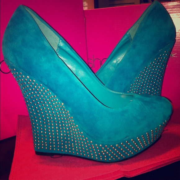 Shoedazzle blue wedges 💜💜💜