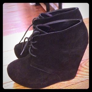 Black wedge heels