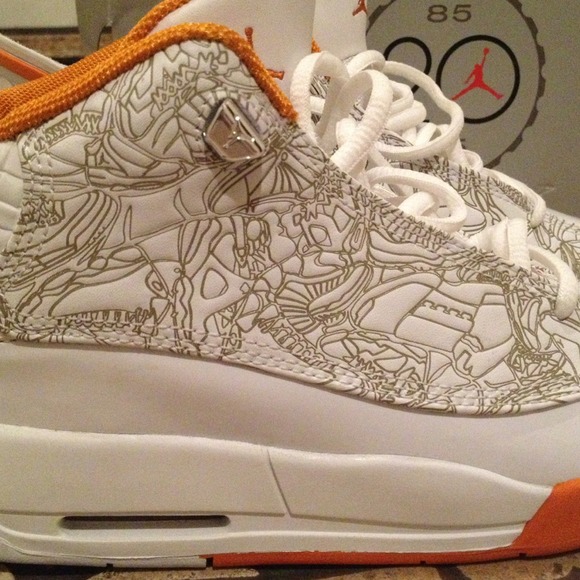 REDUCED!!🔶Orange and white Jordans!🔶 - Picture 2 of 4