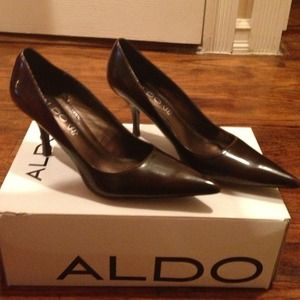 Brown classic low heel shoes