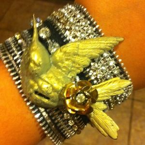 Dove cuff