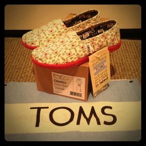 TOMS 🎀reserved🎀