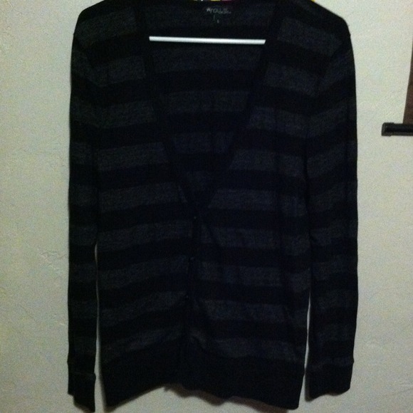 🚫SOLD🚫Grey And Black Stripe Cardigan