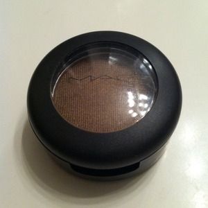 ❌SOLD❌MAC Eyeshadow Romp - Limited Edition -