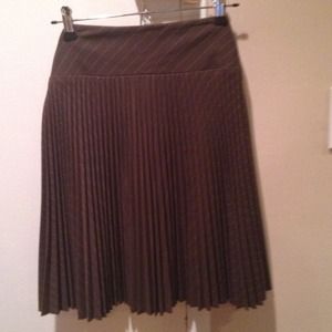 Brown pleated skirt