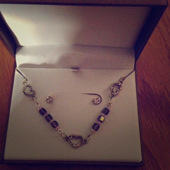 Necklace and earring gift set