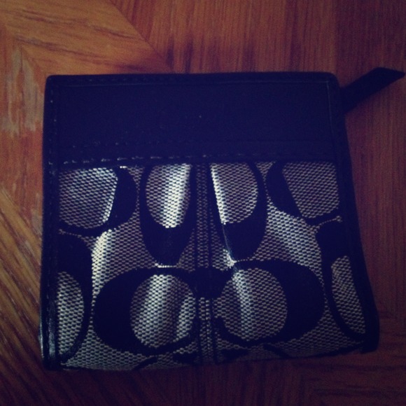 Reserved Authentic Coach signature wallet