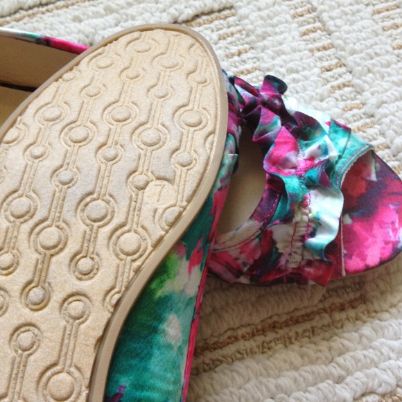 Flats - Picture 2 of 2