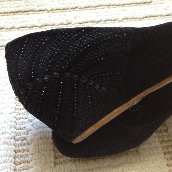 Shoes - Picture 2 of 4