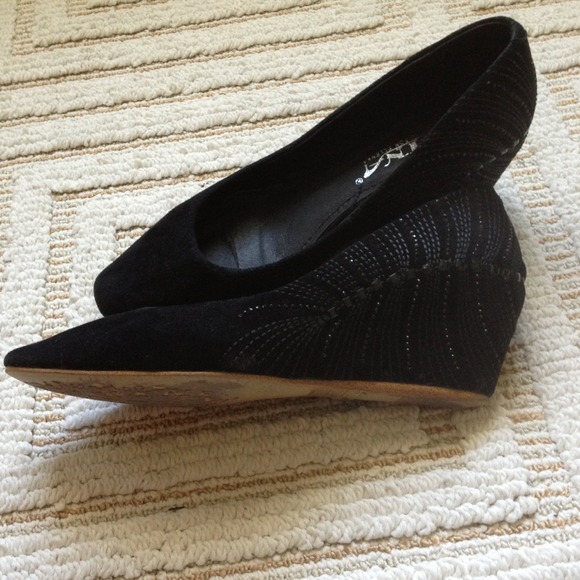 Shoes - Picture 3 of 4