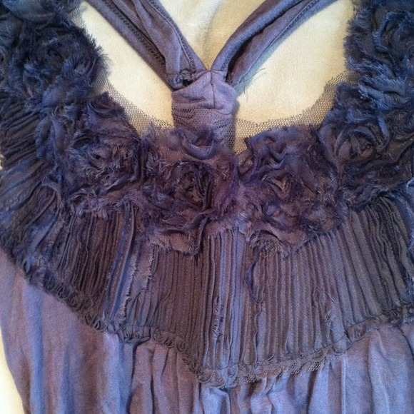 Grey top with rosettes - Picture 2 of 3