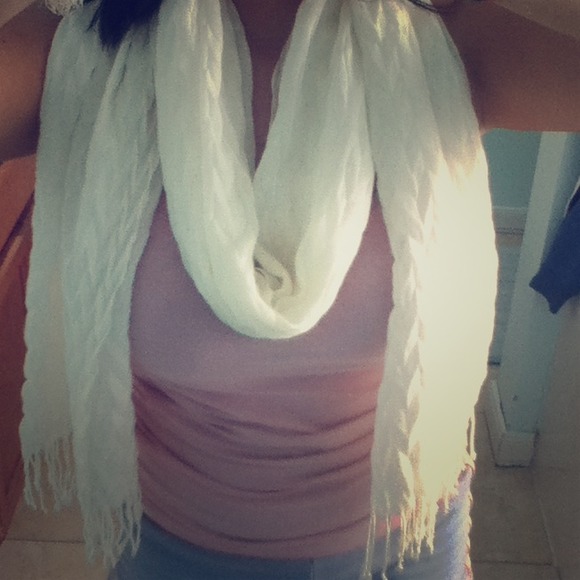 Off White Scarf! - Picture 1 of 2