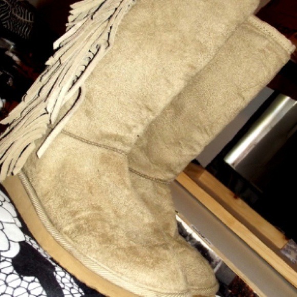 Steve Madden fringe boots