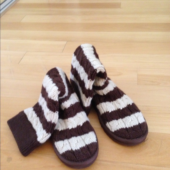 RESERVE for edytaa. Ugg classic stripe sweater boo