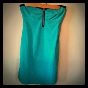 Green Roxy strapless dress.