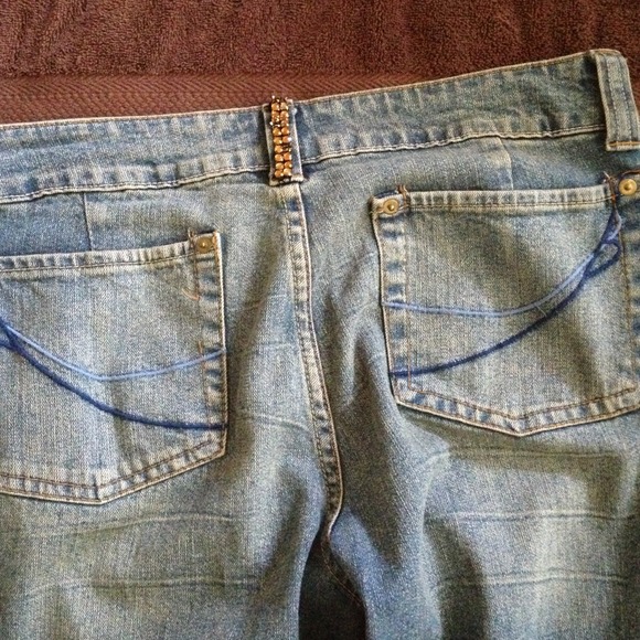 Jeans not full length - Picture 3 of 4