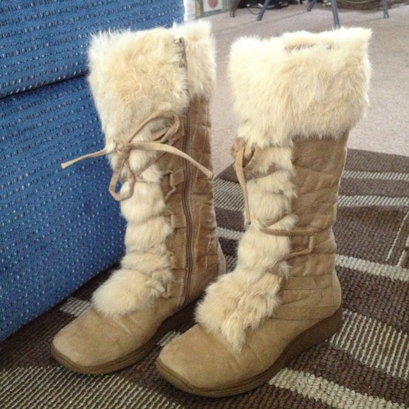 Size 7 Neutral color with fur from Bakers - Picture 2 of 3