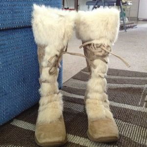 Size 7 Neutral color with fur from Bakers