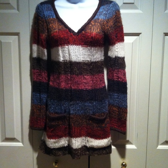 Very cute long sweater with pockets