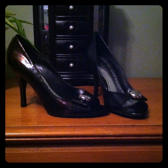 Black patent heel