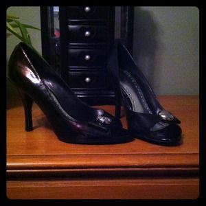Black patent heel