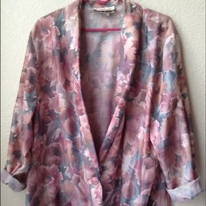 Oversized floral print blazer.