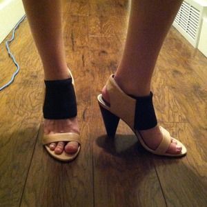 Black and Camel Vince Camuto Heals