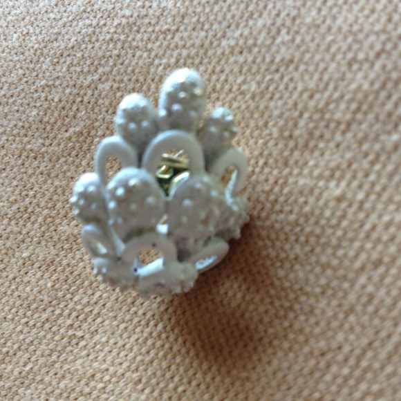 Vintage earrings with clasp backs - Picture 2 of 2