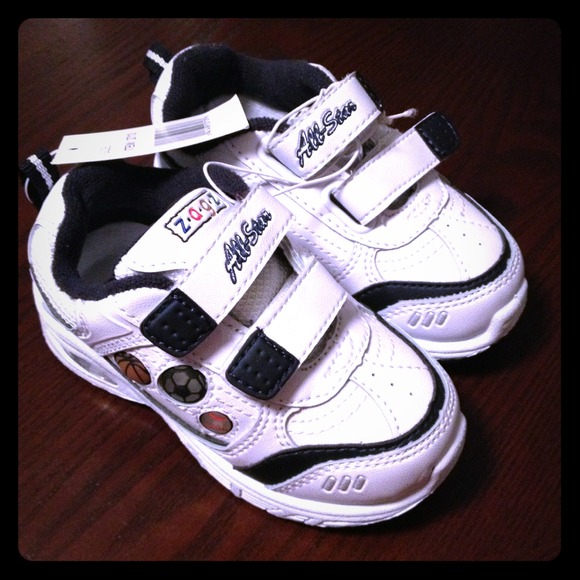 Toddler boys shoes/sneakers