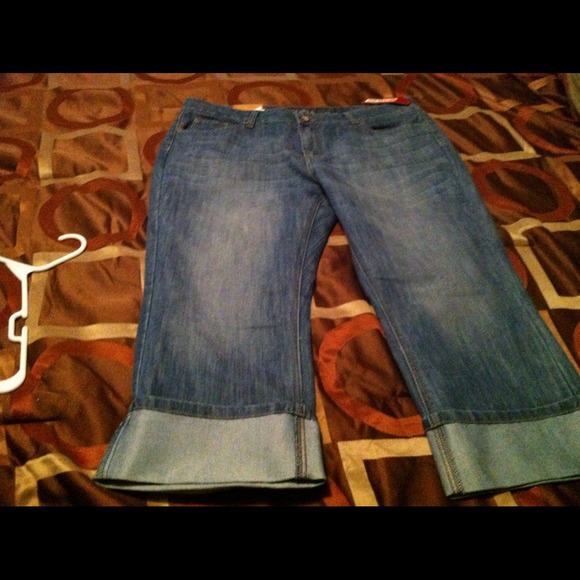 Just below the waist Crop Jeans