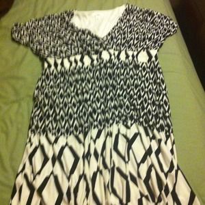 Black/white graphic dress