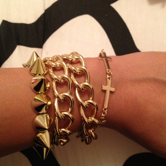 🎀SOLD🎀 Gold metal large chain bracelet.