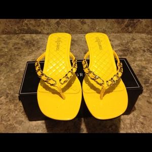 Cute yellow sandals!