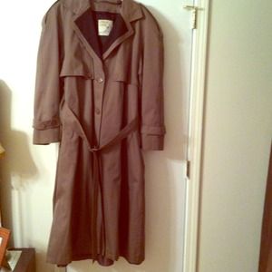 REDUCED Beautiful Vintage London Fog Trench