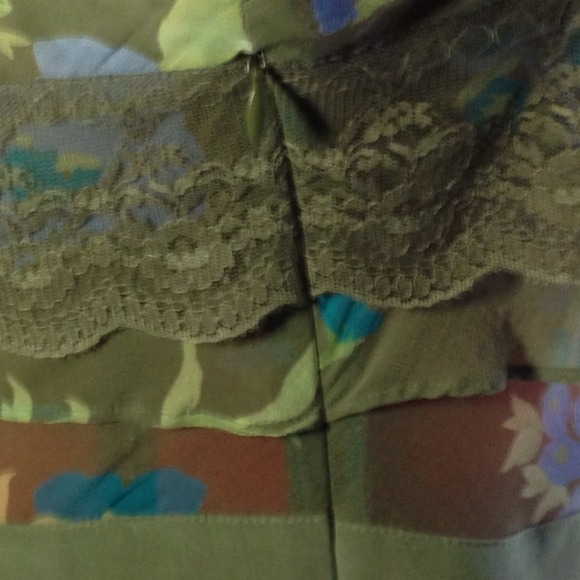 Cute summer or layer top. - Picture 3 of 3