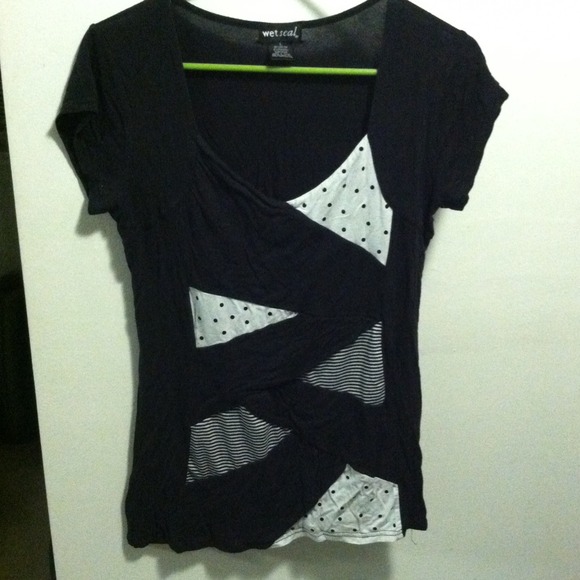 💟SOLD💟Black top with pattern patches