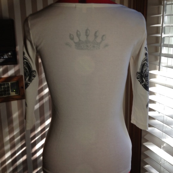 Cute 3 quarter length sleeved top. - Picture 2 of 3