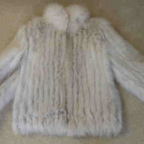 Saga Fox Fur- Blue Fox. Size Medium. - Picture 3 of 4