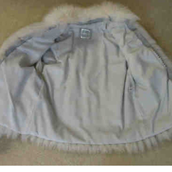 Saga Fox Fur- Blue Fox. Size Medium. - Picture 4 of 4