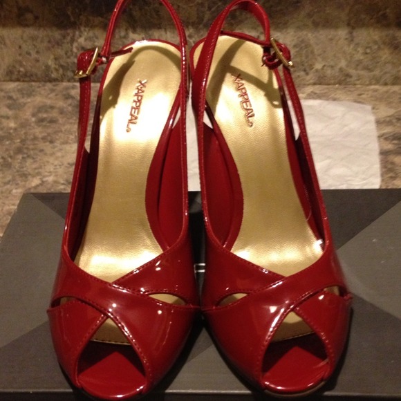 x•appeal Shoes - Shiny red heels