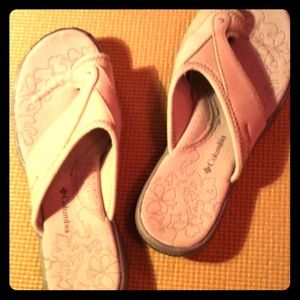 NEVER WORN COLUMBIA SANDAL SIZE 7