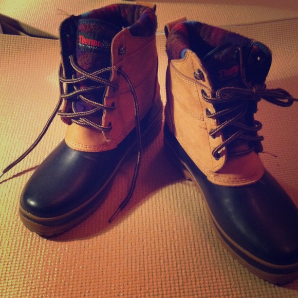 Rain/winter insulated boots size 8
