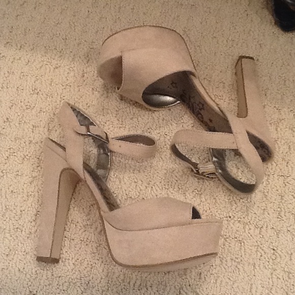 HEELS!