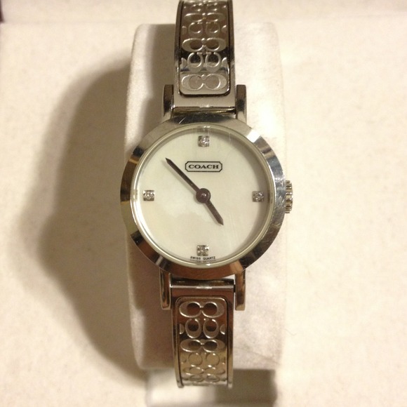 COACH STUDIO ROUND SIGNATURE ETCHED BANGLE WATCH - Picture 3 of 3