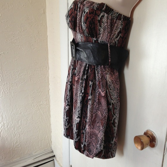 🎉SOLD🎉🎀STRAPLESS ANIMAL PRINT DRESS🎀 - Picture 2 of 3