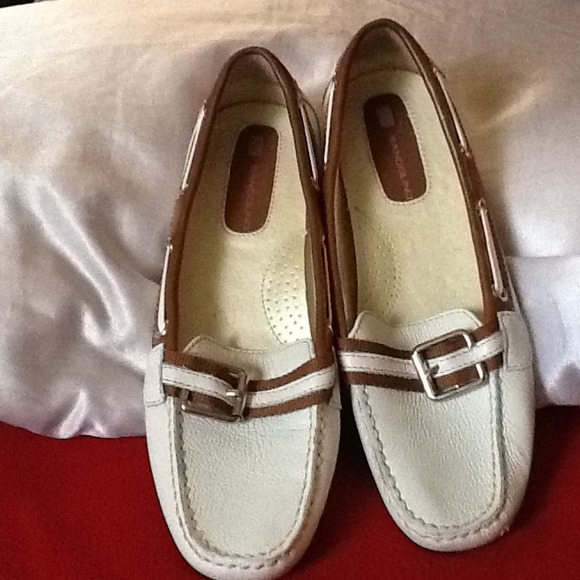 BANDOLINO WHITE AND BROWN FLATS