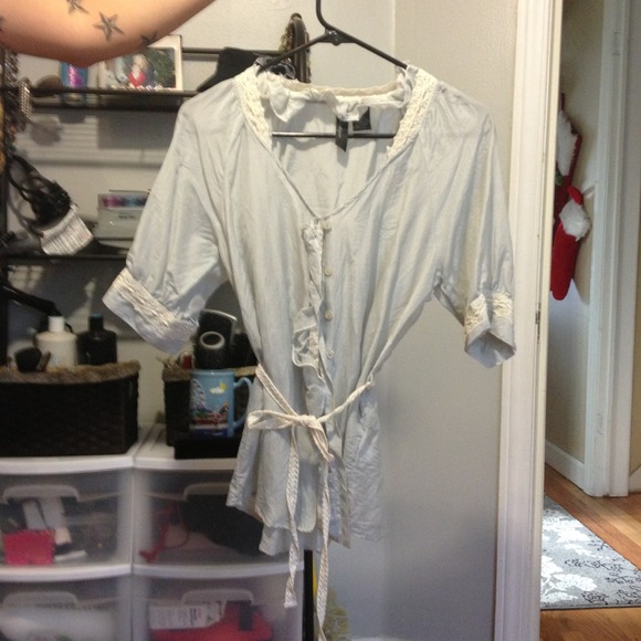 SOLD****BKE Boutique shirt