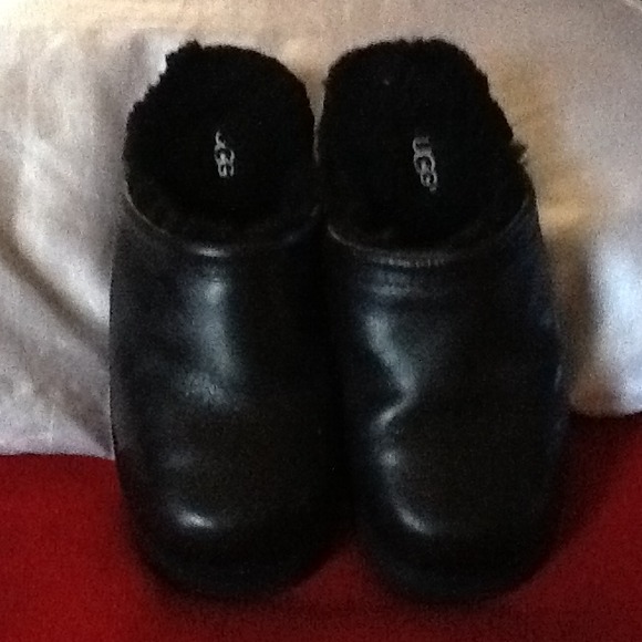 ***Reserved for So4reel***Black UGG clogs